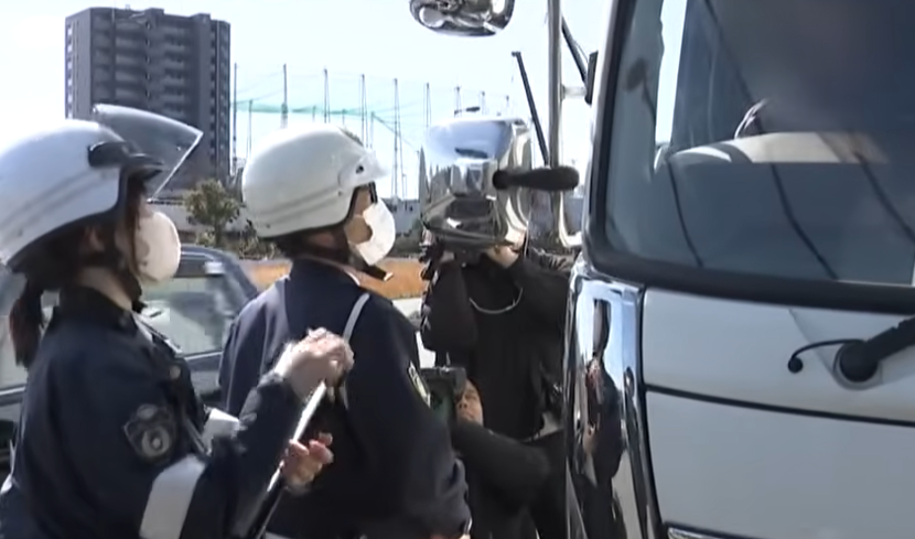 取り締まりの前に整備を──鶴見緑地トラック摘発が突きつけた「物流インフラの空白」と行政の責任